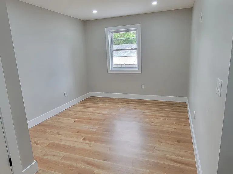 260 Bradford St — Photo 7
