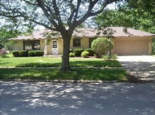 904 Chelsea Ave, Rockford, IL 61107