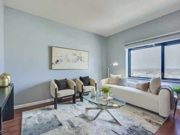 1 Carriage City Plz #1215, Rahway City, NJ 07065