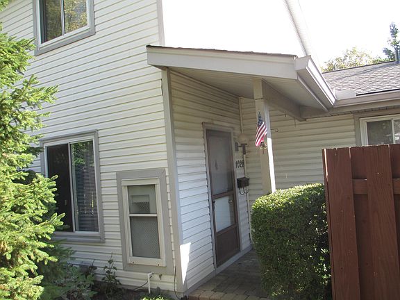 2nd image of 1028 E Crescentville Rd Unit 1028