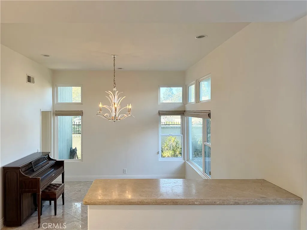 4 bed, 3.5 bath, 2986 sqft, $9,500 — Photo 3