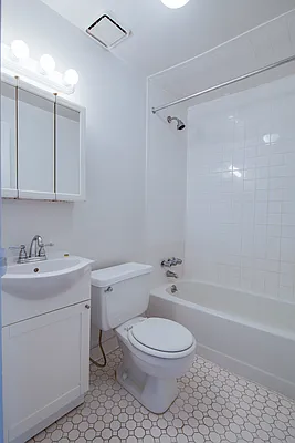 Rented by Brooklyn Heights Real Estate Inc | media 49