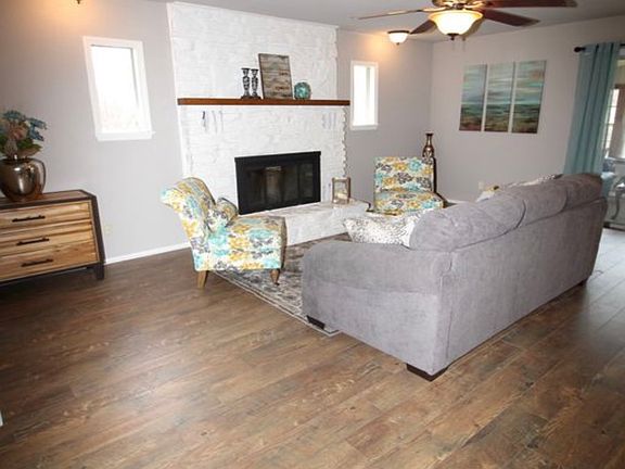 5th image of 16 Minton Ln