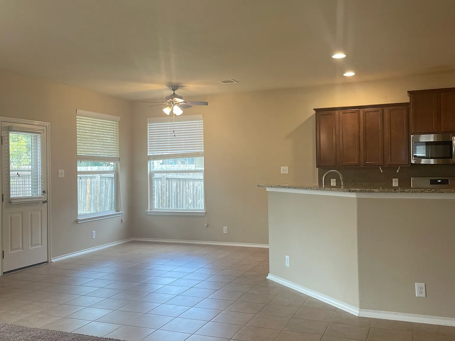 4 bed, 2.5 bath, 2704 sqft, $2,350 — Photo 3