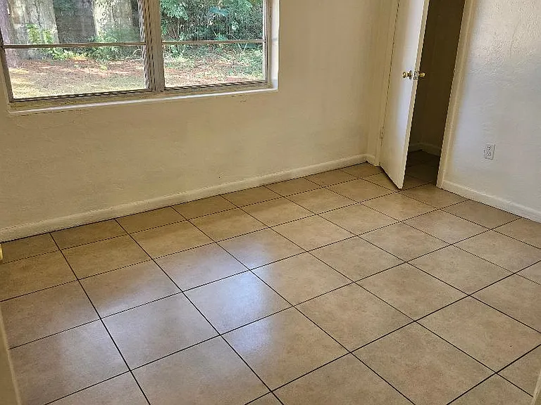 1404 NE 20th Ave — Photo 15