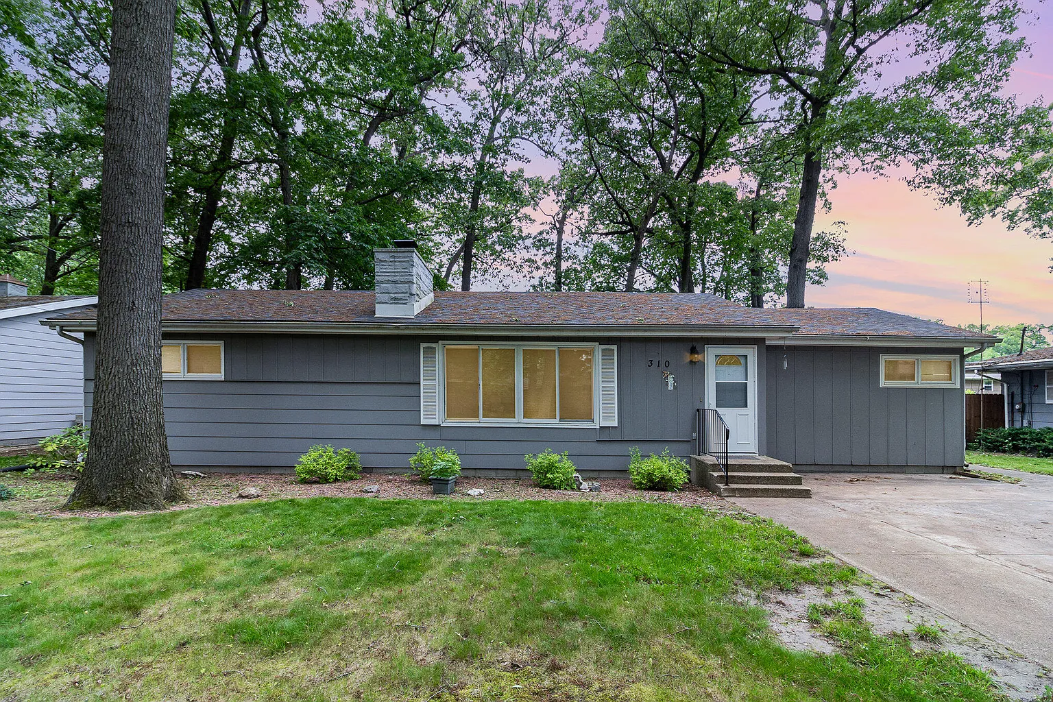 310 Black Oak Dr photo 1