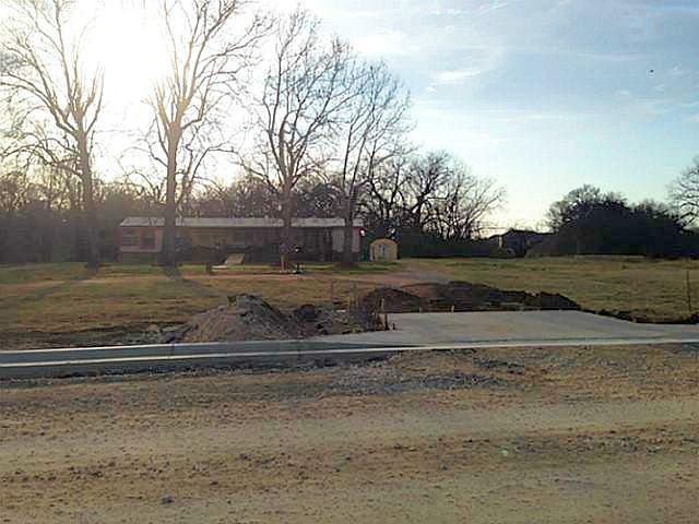 2nd image of 211 Riverside Park Dr
