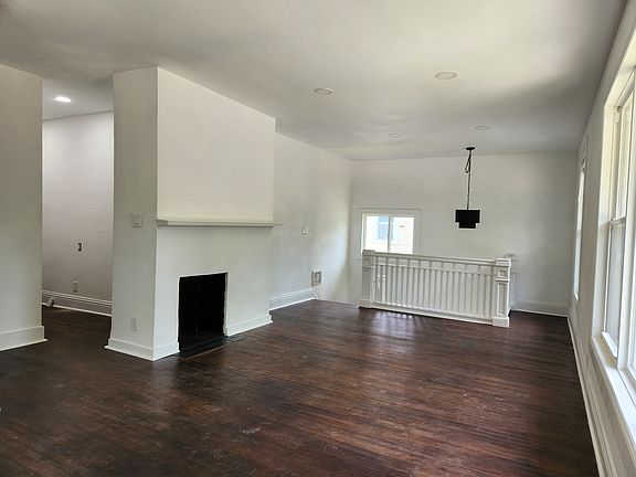 3rd image of 2422 Felix St
