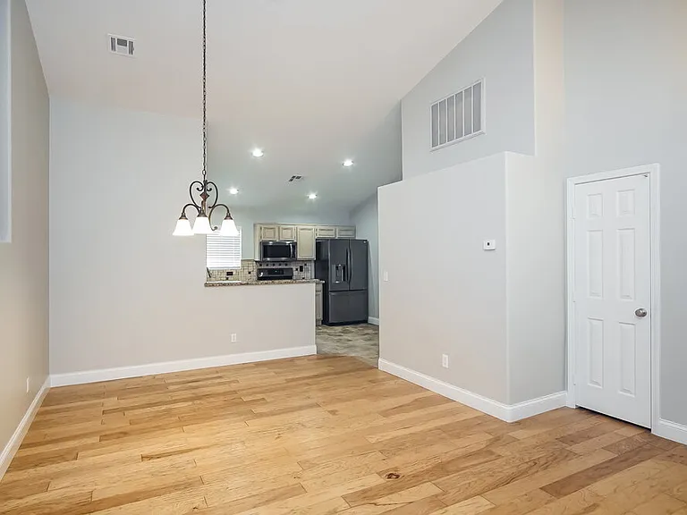 537 Bay Bridge Dr — Photo 6