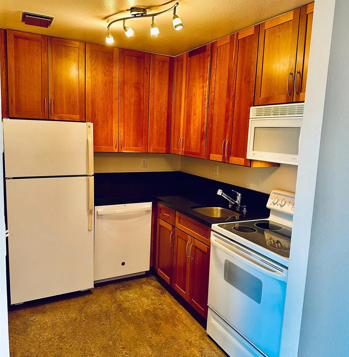 5177 Diamond Heights Blvd APT 113 - Photo 7