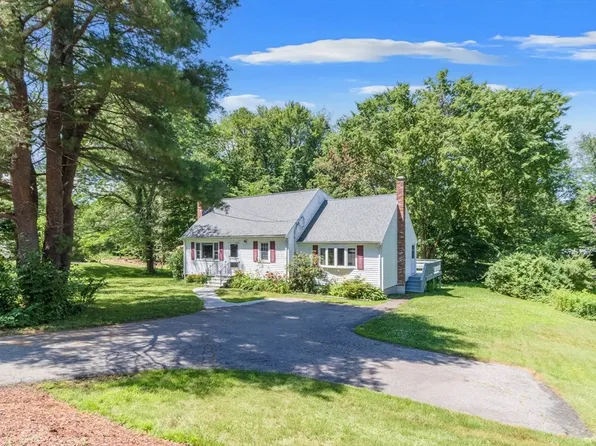 174 North St, Foxboro, MA 02035