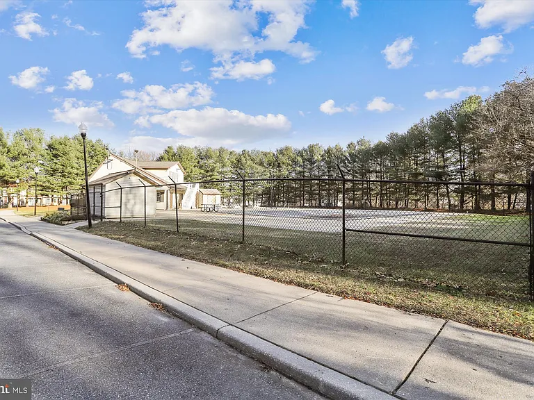 3512 Old Crown Dr — Photo 33
