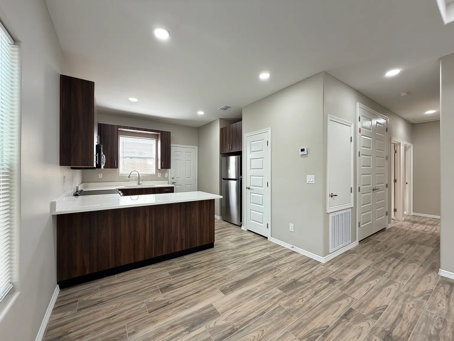 3 bed, 1020 sqft, $1,250 — Photo 3