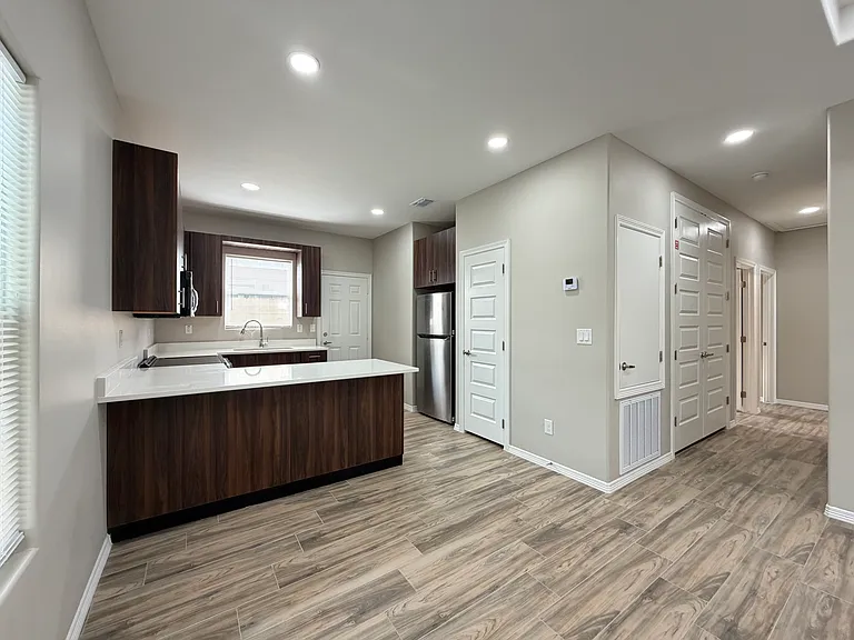 3901 Walnut Ave #4 — Photo 3