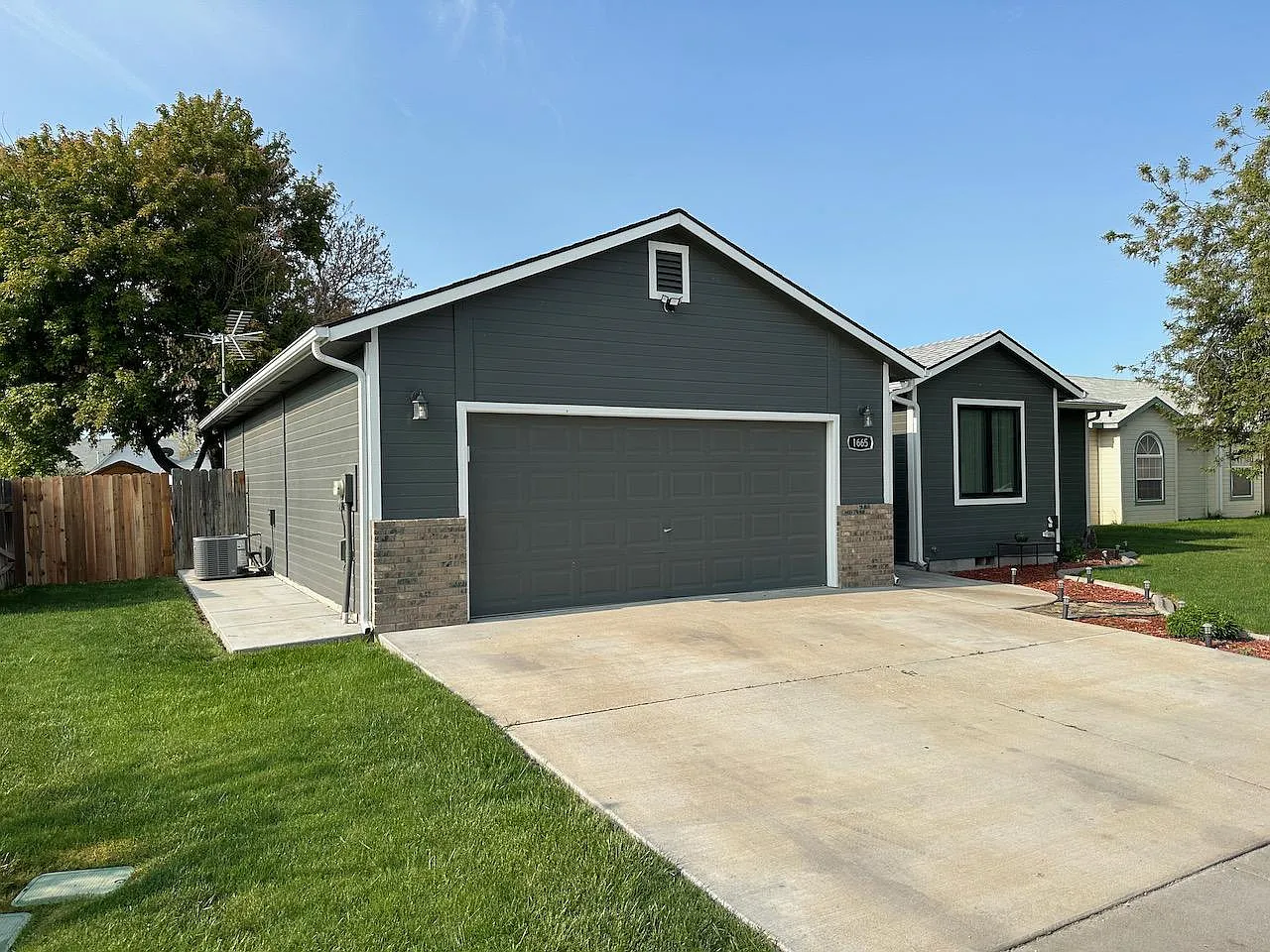 3 bed, 1399 sqft, $2,150 — Photo 2
