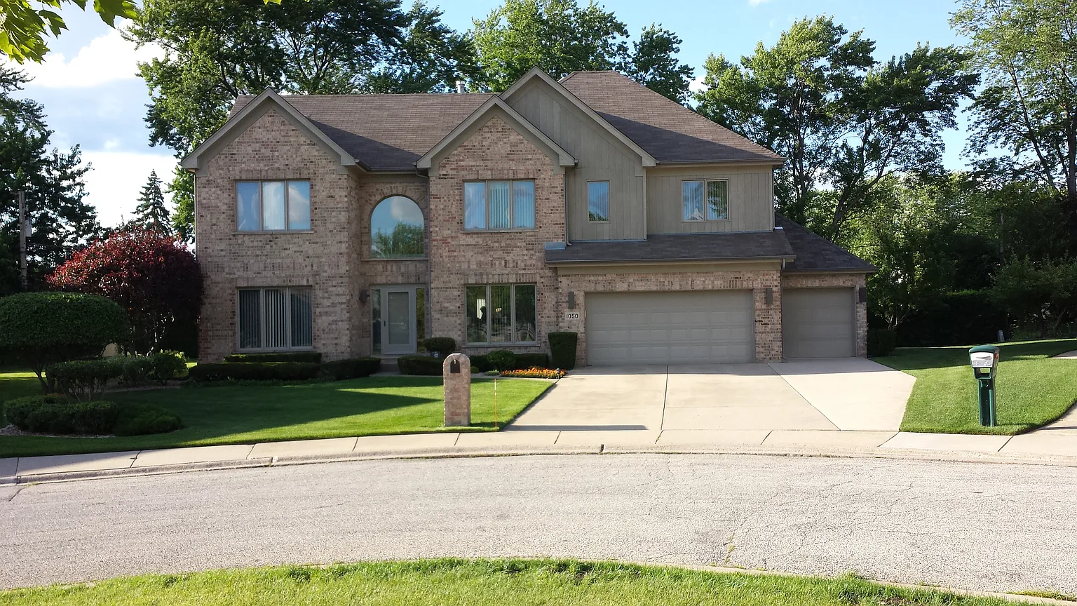 1050 Crystal Ct photo 1
