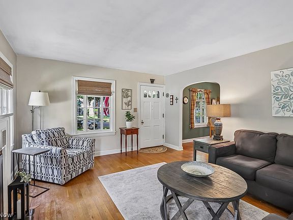 2nd image of 93 Harcourt Dr