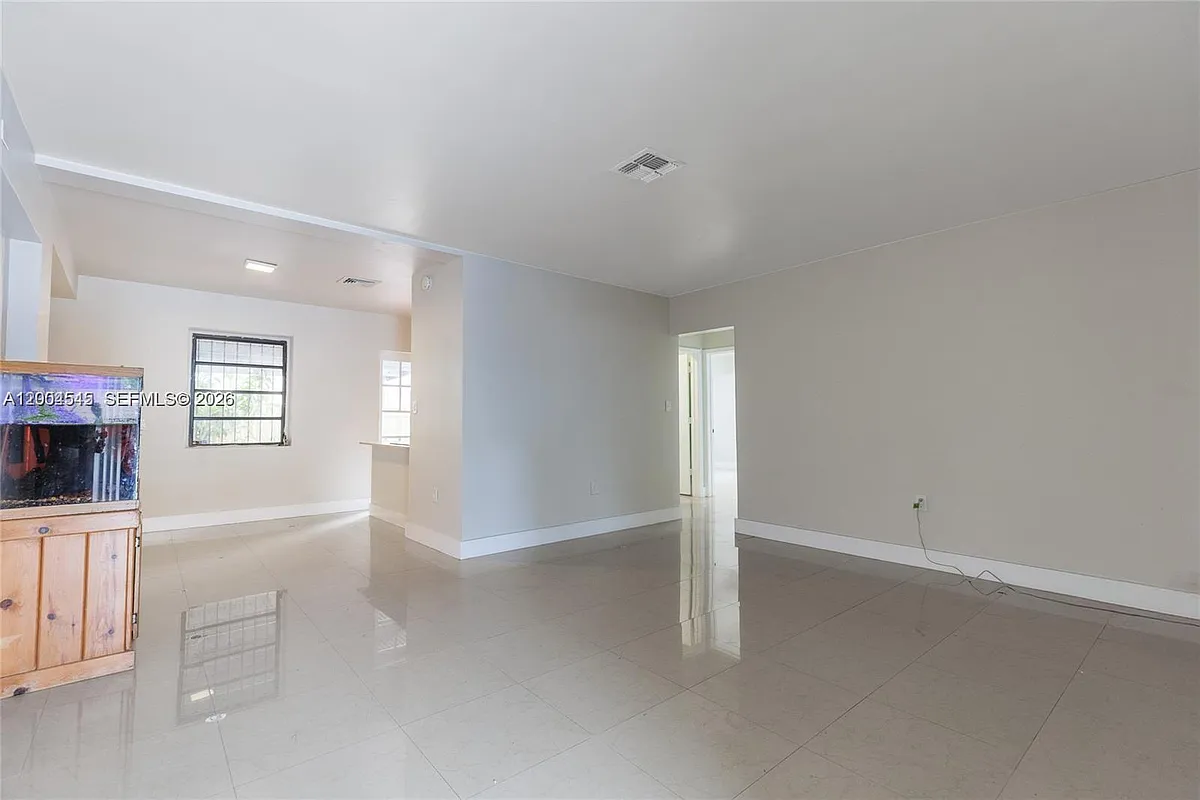 Building Photo - 14601 NW 10th Ave #1