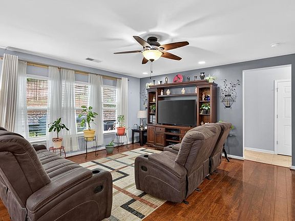 3rd image of 269 Edinburgh Ln