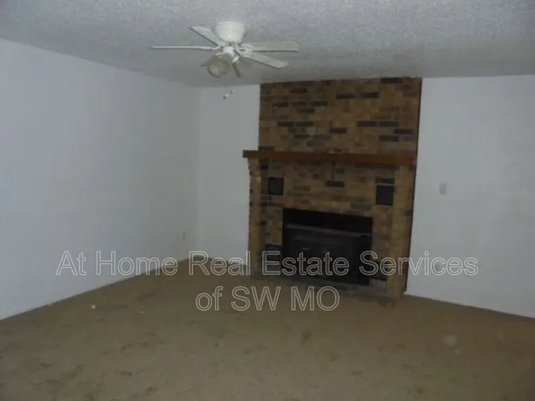 3410 W Maple Dr — Photo 4