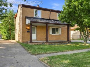 19578 Opal St, Clinton Township, MI 48035