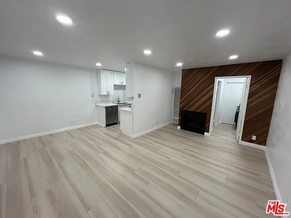 1 bed, 1.0 bath, 650 sqft, $2,200 — Photo 3