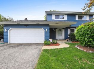 102 Chestnut Cir, Lindenhurst, IL 60046