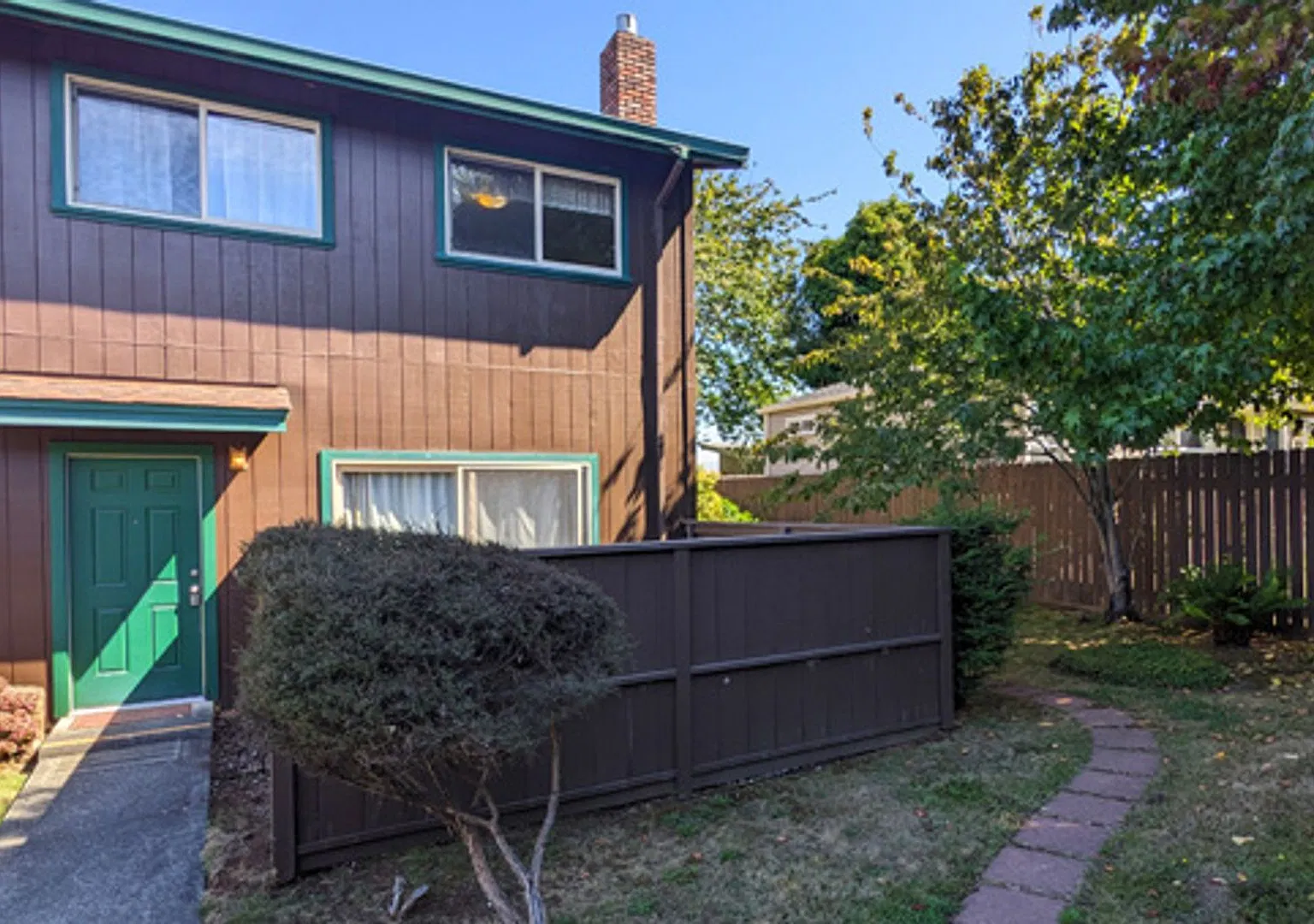 Quiet 3/1.5 Condo with detached garage in north Eureka — Photo 1
