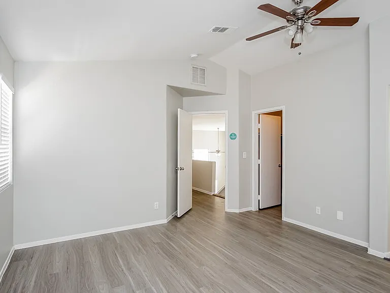 716 Pine Field Ln — Photo 8