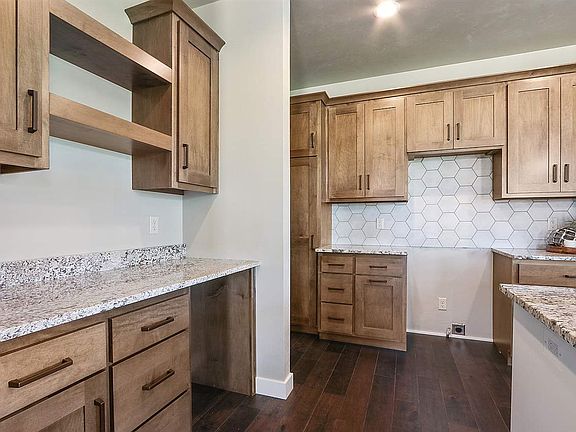 4th image of 618 Olde River Ct