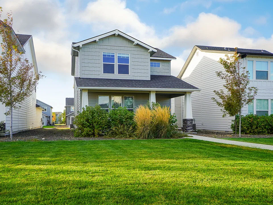 4902 W Thornapple Dr