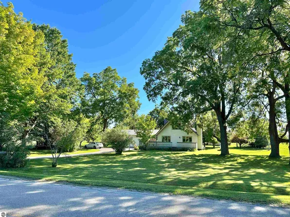 425 S 1st St, Buckley, MI 49620