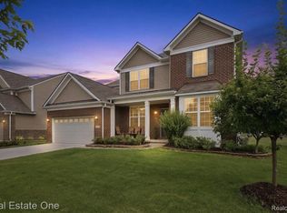 16345 Chloe St, Macomb, MI 48044