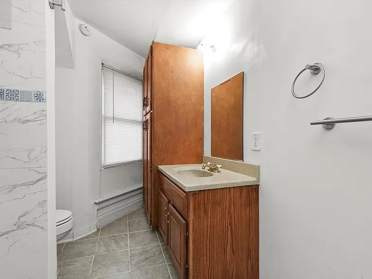 1097 E Merchant St #2 — Photo 8