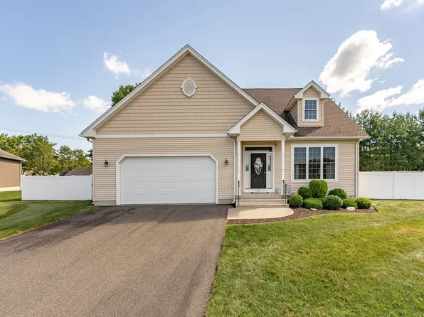 111 Caddyshack Dr, Chicopee, MA 01020