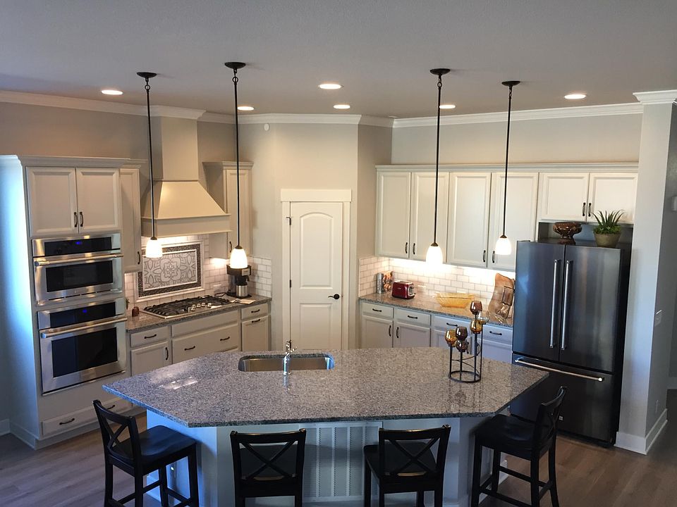 Large Open Kitchen with stainless professional appliances