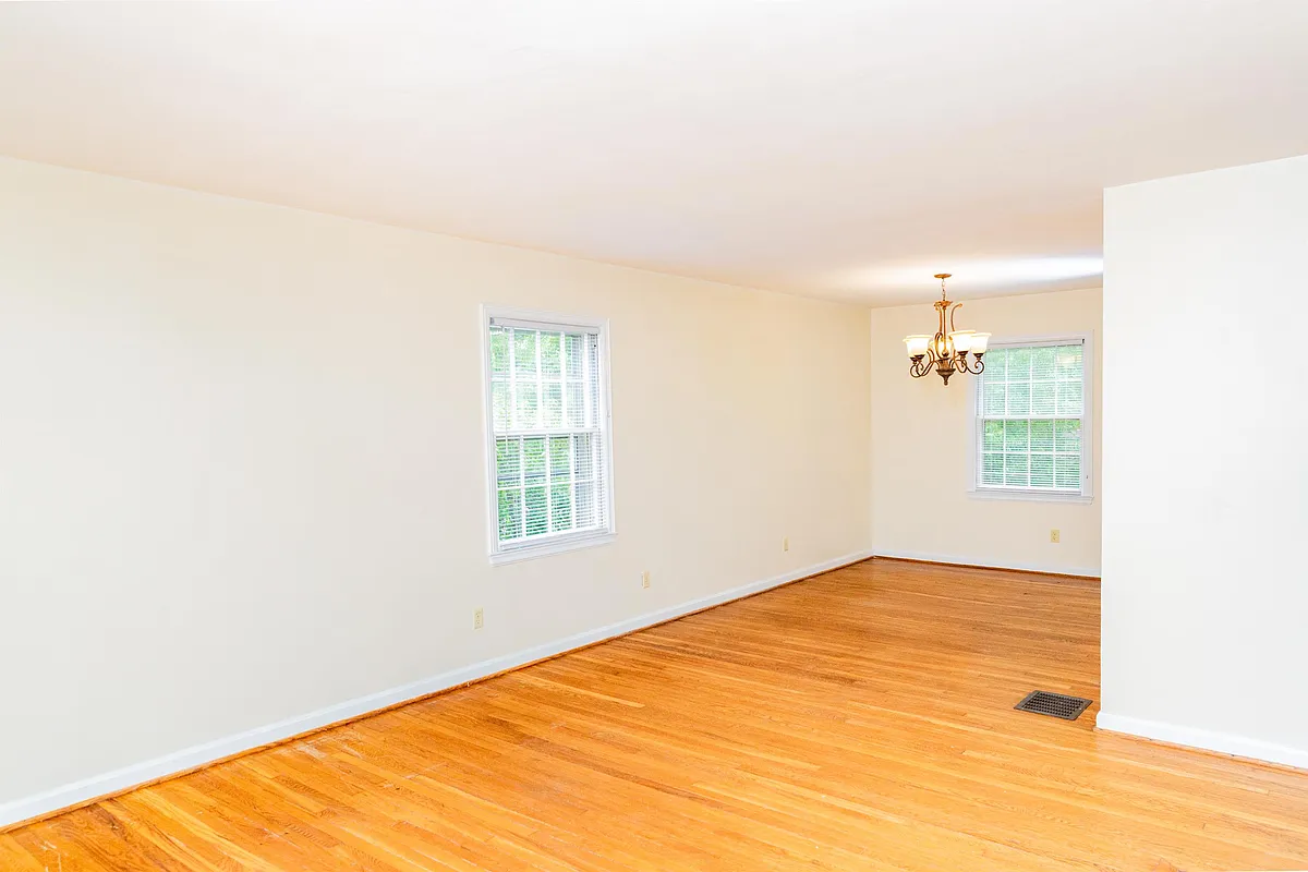 Building Photo - 657 Montclair Dr