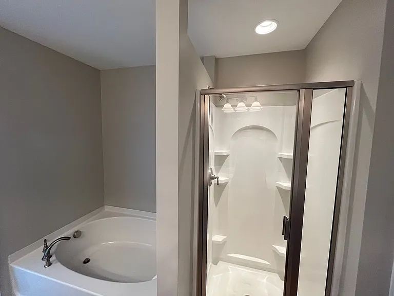 8206 Yaxley Hall Dr — Photo 16