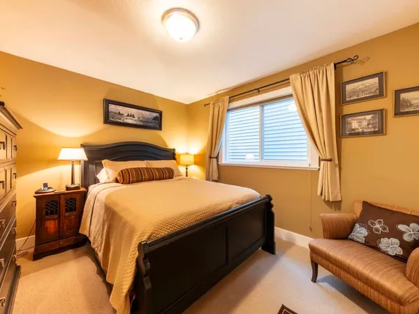 877 Stevens St #2, White Rock, BC V4B 4X3