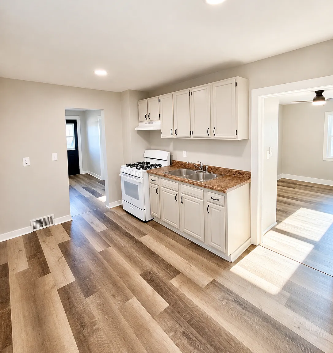 3 bed, 1100 sqft, $1,950 — Photo 4