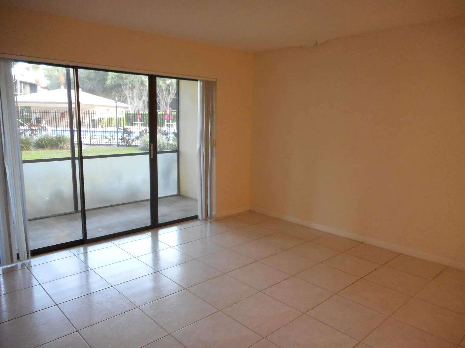 2 bed, 2.0 bath, 1005 sqft, $1,900 — Photo 4