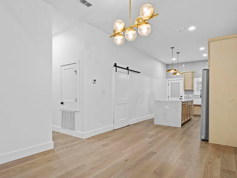 645 Esplanade Ct — Photo 7