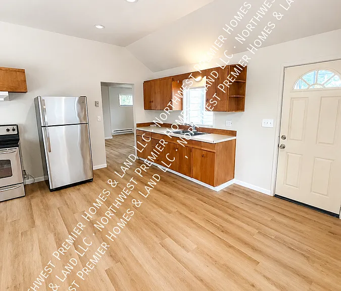 2690 Erlands Point Rd NW — Photo 2