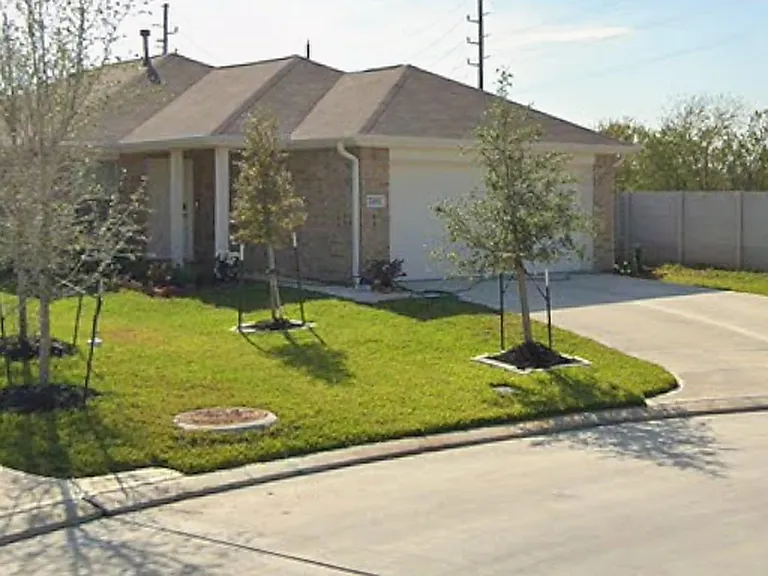 7202 Clover Chase Dr — Photo 1
