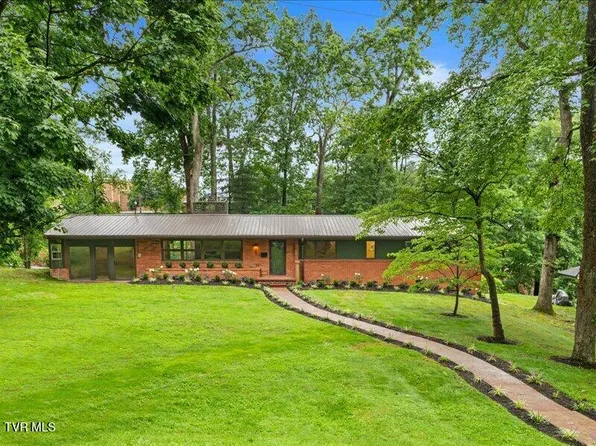 107 Oak Ln, Johnson City, TN 37604