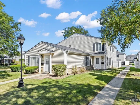 1511 Quaker Ln #120C, Prospect Heights, IL 60070