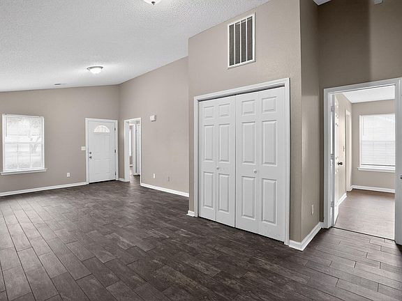 5th image of 200 Kingston Trace Rd