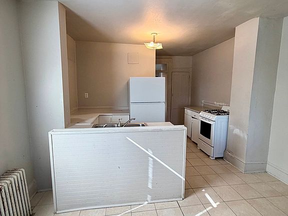 2nd image of 634 E King St #2