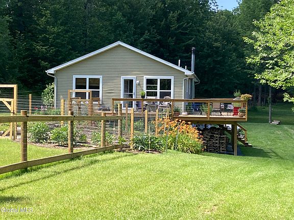 3rd image of 92 Dickensen Road