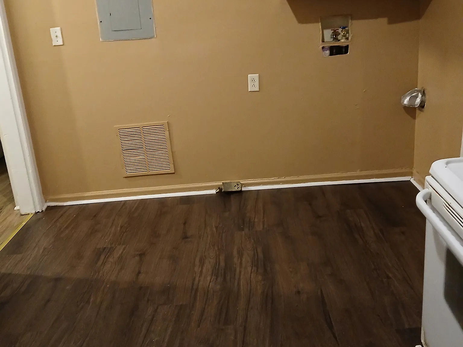3 bed, $1,200 — Photo 2